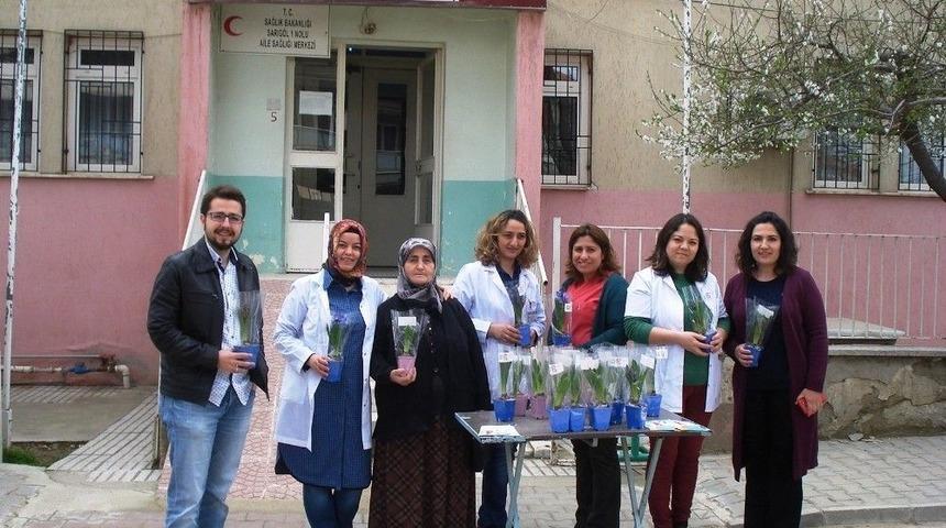 Sağlık&ccedil;ılardan Kadınlara &Ouml;zel &Ccedil;i&ccedil;ek