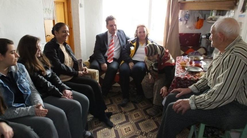 Burhaniye&rsquo;de G&ouml;n&uuml;ll&uuml; Torunlar İş Başında