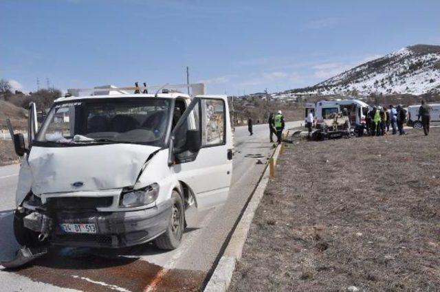 Ters Dönen Aracın Altında Kalan Sürücüyü Kurtarmaya Vatandaşın Çabası Yetmedi