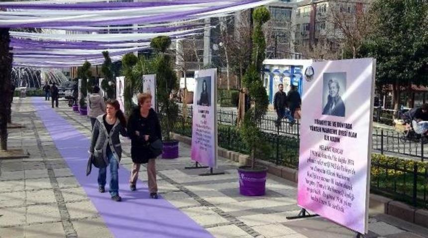 Mor Halı &Uuml;zerinde Mesleklerinde &Ouml;nc&uuml; Ilk Kadınlar Sergisi