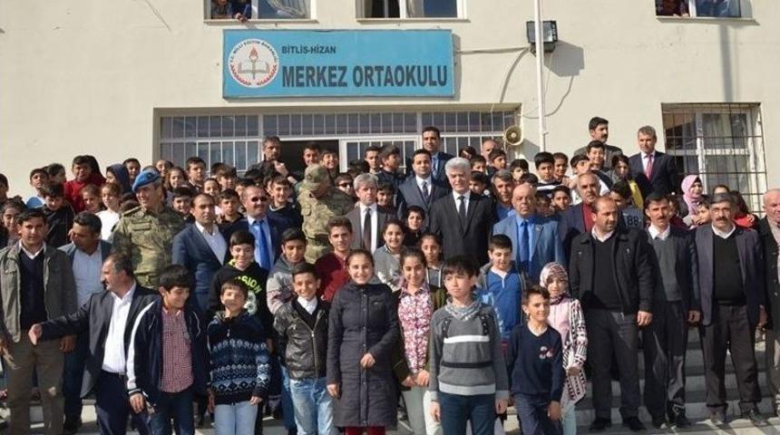 Vali &Ccedil;ınar&rsquo;dan Hizan&rsquo;a Ziyaret