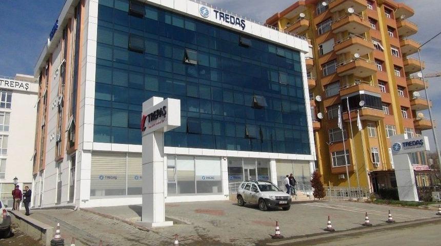 İşe Gelmeyenler İzinli Sayıldı, Gelenler İse &Ccedil;i&ccedil;eklerle Karşılandı