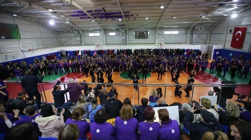 Karşıyakalı Kadınlardan &rsquo;eşitlik Ve Adalet&rsquo; &Ccedil;ağrısı