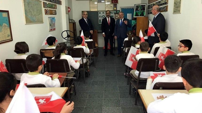 Minik &Ouml;ğrenciler Trafiği Yerinde &Ouml;ğreniyor