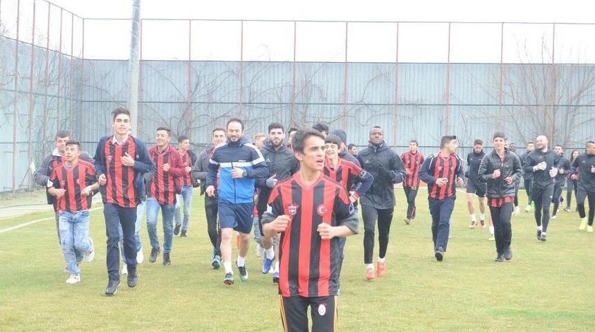 Ter&ouml;rle M&uuml;cadele Polisleri Tarafından Hazırlanan Projesi Kapsamında 40 &Ouml;ğrenci B&uuml;lent Uygun İle Tanıştı