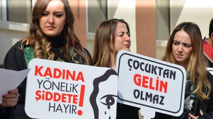 Avukatlardan &ldquo;kadınlar G&uuml;n&uuml;&rdquo; A&ccedil;ıklaması