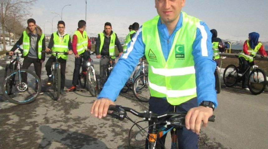 Van G&ouml;l&uuml; Sahilinde Bisiklet Etkinliği