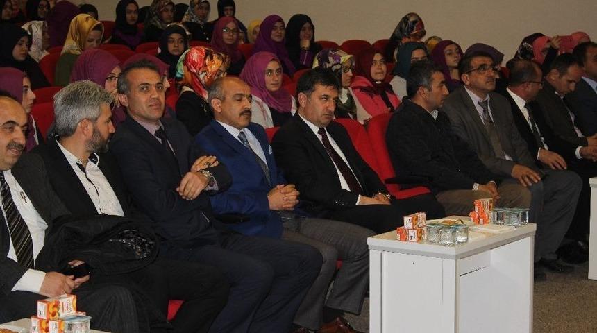 &Ouml;ğrenciler Kur&rsquo;an-ı Kerim&rsquo;i G&uuml;zel Okumak İ&ccedil;in Yarıştı