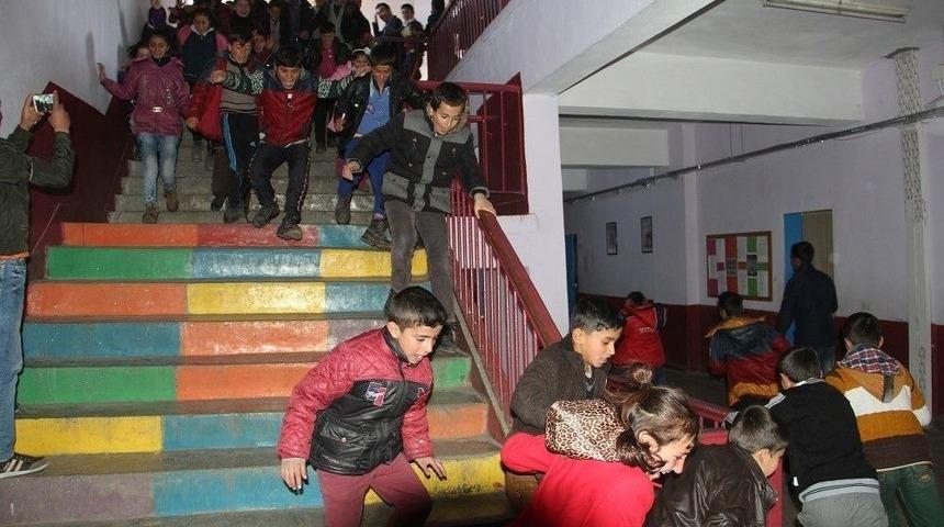Başkale&rsquo;de Yangın Ve Deprem Tatbikatı