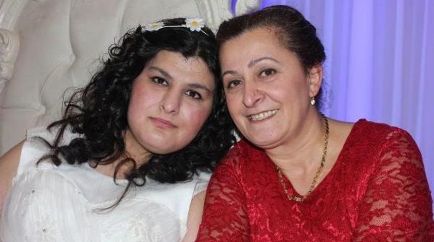 Funda'nın Gelinlik Hayali Kadınlar G&uuml;n&uuml;'nde Ger&ccedil;ek Oldu