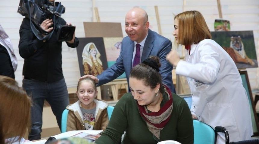 &Ccedil;olakbayrakdar &Ccedil;iftinden Kadınlara B&uuml;y&uuml;k Jest