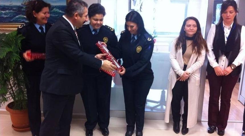 Emniyet M&uuml;d&uuml;r&uuml; Din&ccedil;, Kadın Personelini Unutmadı