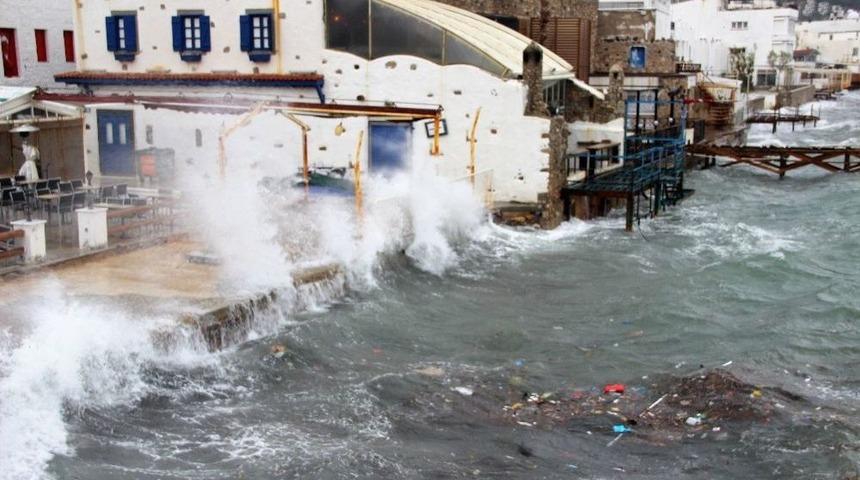 Fırtına Bodrum&rsquo;u Esir Aldı