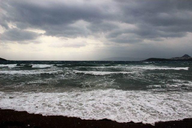 Fırtına Bodrum’u Esir Aldı