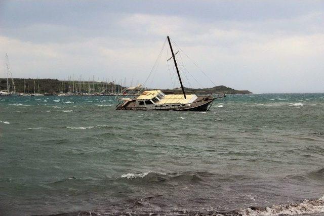 Fırtına Bodrum’u Esir Aldı