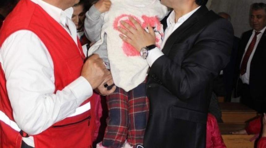 Kızılay Depremzede &Ccedil;ocukları Sevindirdi