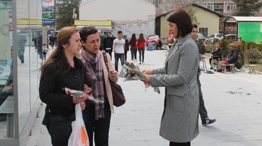 Ak Partili Kadınlar, Kadınlar G&uuml;n&uuml;&rsquo;n&uuml; Kutladı