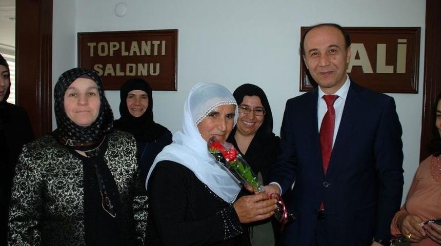 Vali Erin, Kadınları Ağırladı