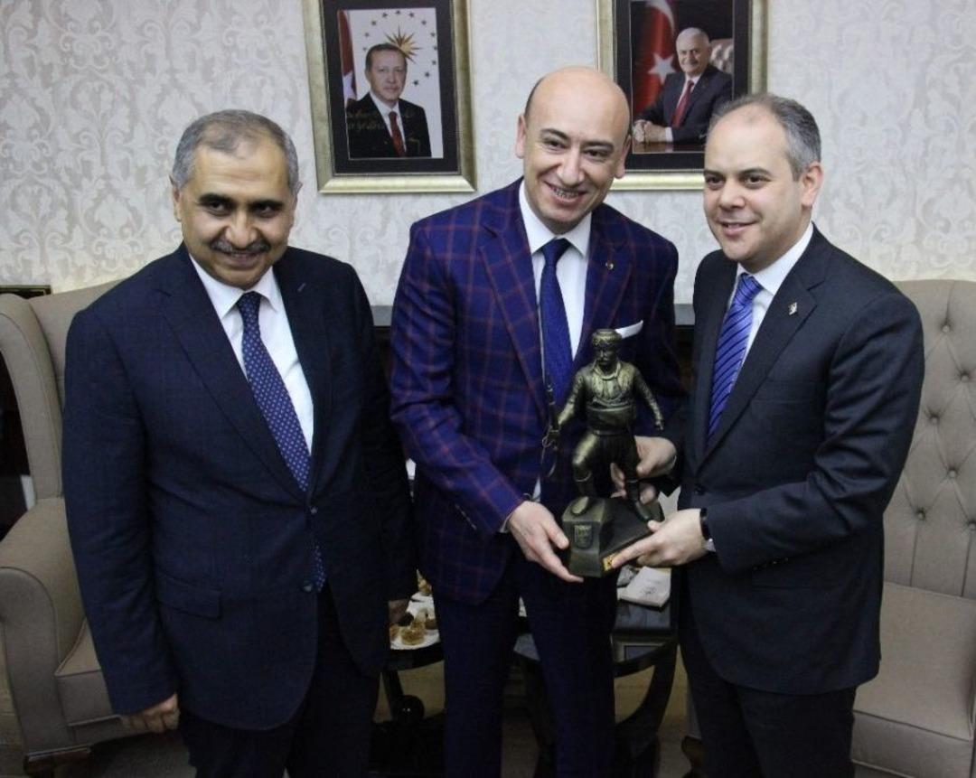 Bakan Kılı&ccedil;&rsquo;tan Aydın&rsquo;a Gen&ccedil;lik Kampı Ve Stadyum M&uuml;jdesi