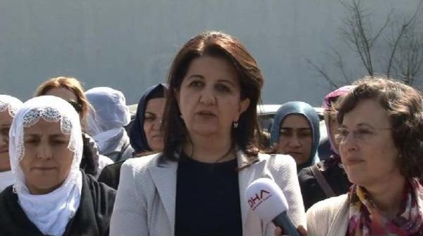 Hdp'li Kadınlardan Bakırk&ouml;y Cezaevi &Ouml;n&uuml;nde "d&uuml;nya Kadınlar G&uuml;n&uuml;" Kutlaması