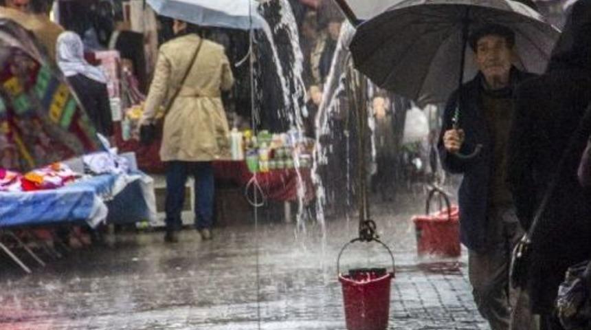 Sağanak Yağış Pazarı Vurdu