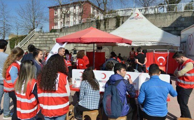 Bartın Üniversitesi Öğrencilerinden Kan Bağışı