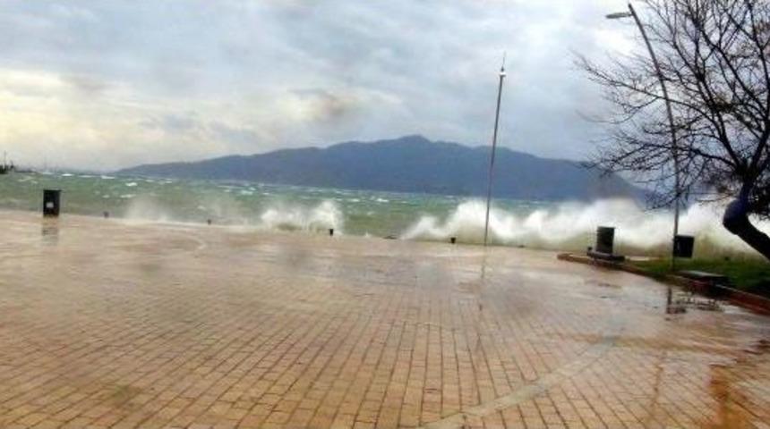 Marmaris'te Fırtına Etkili Oldu