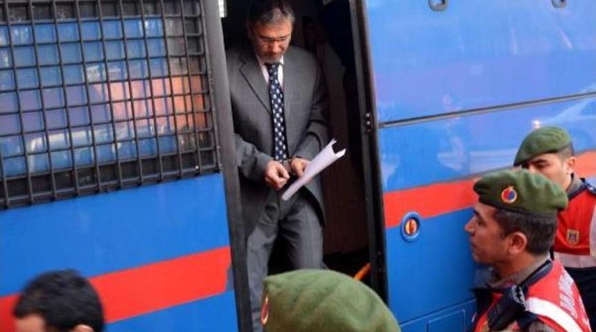 Adil &Ouml;ks&uuml;z'&uuml;n Fet&ouml; Sanığı Kardeşi: Adil &Ouml;ks&uuml;z'&uuml; Ağabey Olarak Kabul Etmiyorum