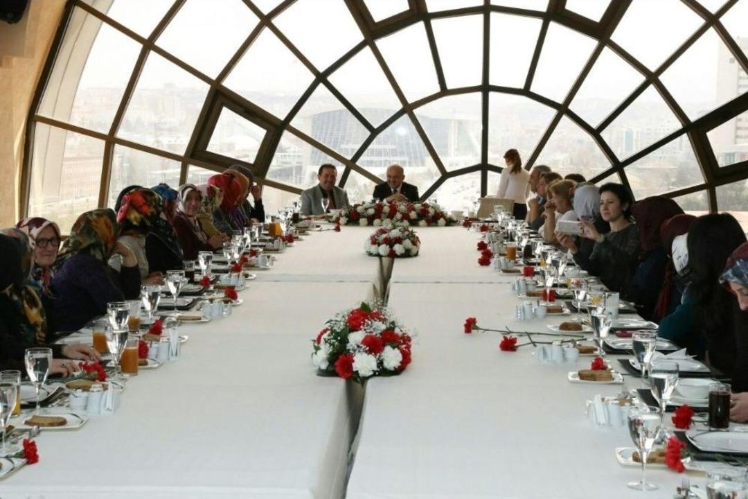 Bakan Işık, Kadınlar G&uuml;n&uuml;nde Kocaelili &Ccedil;ift&ccedil;i Kadınları Ağırladı