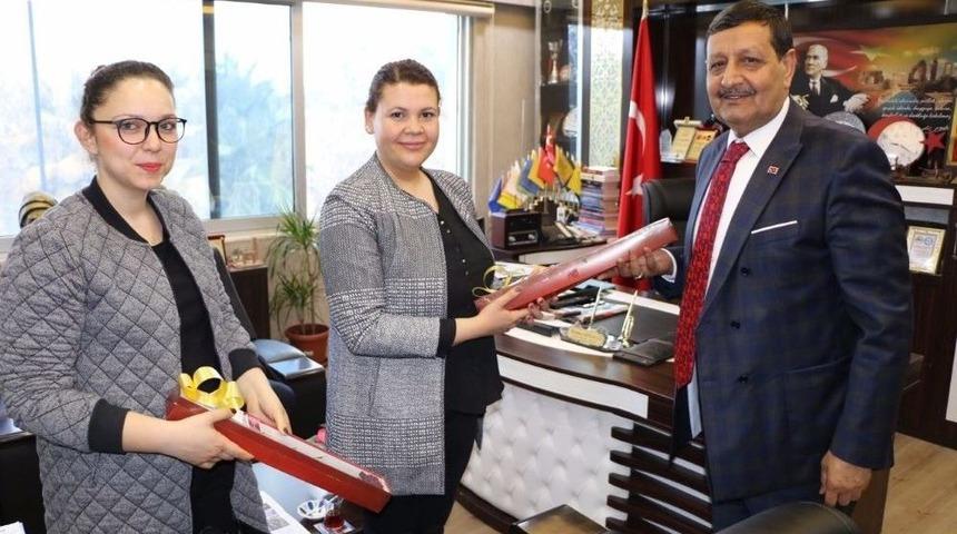 &Ouml;zyavuz&rsquo;dan Kadınlara Karanfilli Kutlama