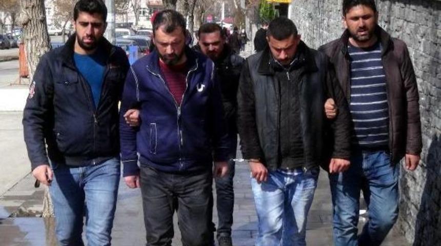 Sahte 'komiser', Yaşlı Iki Kardeşin 60 Bin Lirasını Dolandırdı