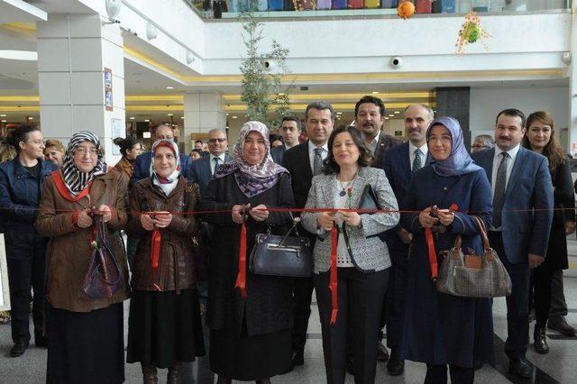 8 Mart Dünya Kadınlar Gününde El İşi Sergisi Açıldı