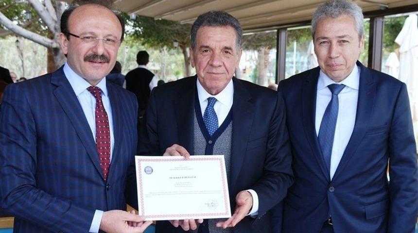 Hayırsever İşadamından Emniyete &Uuml;&ccedil; Yeni Ara&ccedil;