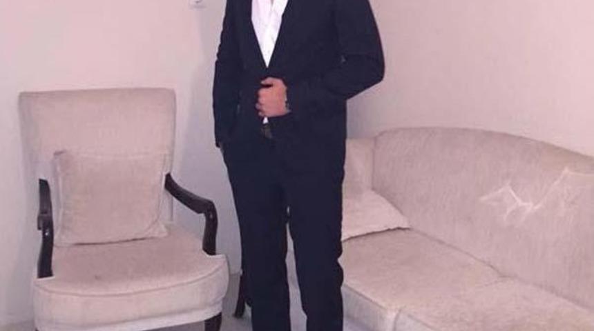 Alistair'in Katilini &Ouml;ld&uuml;ren, &Ouml;nce Tebrik Etmiş Sonra Ateş A&ccedil;mış