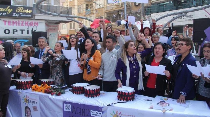 Mersinli Kadınlar, Kadınlar G&uuml;n&uuml;&rsquo;n&uuml; Şarkılarla Kutladı