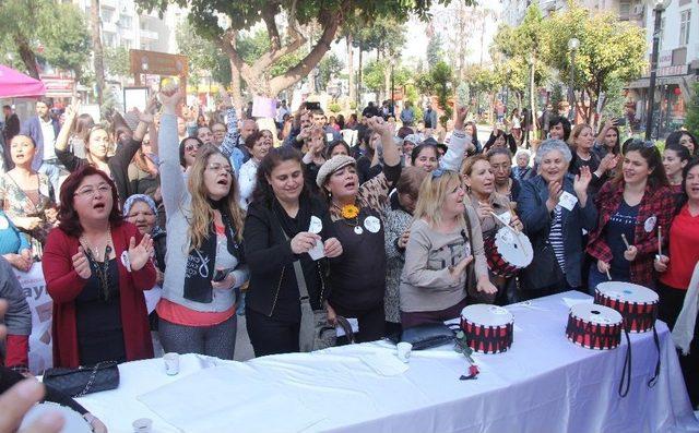 Mersinli Kadınlar, Kadınlar Günü’nü Şarkılarla Kutladı