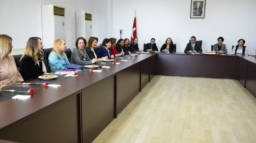 Rekt&ouml;r &Ouml;zer, Kadın Y&ouml;neticileri Konuk Etti