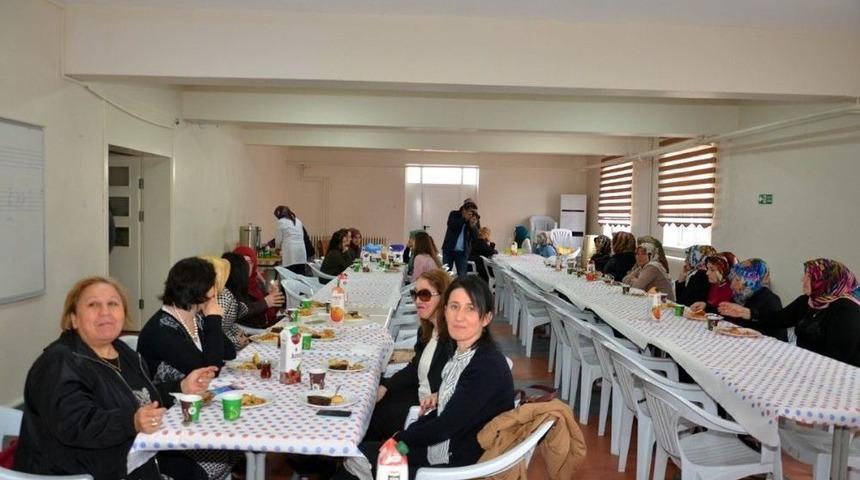 Alaplı Halk Eğitim&rsquo;den Kadınlar G&uuml;n&uuml; Kahvaltısı