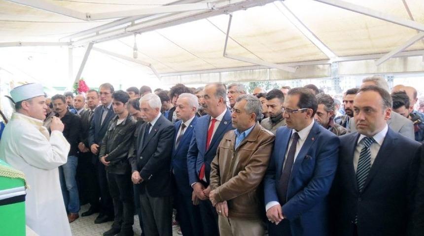 Otob&uuml;s Kazasında &Ouml;len Leyla &Ccedil;i&ccedil;ek G&ouml;zyaşları İ&ccedil;inde Son Yolculuğuna Uğurlandı