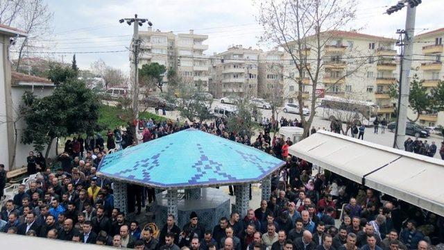 Otobüs Kazasında Ölen Leyla Çiçek Gözyaşları İçinde Son Yolculuğuna Uğurlandı