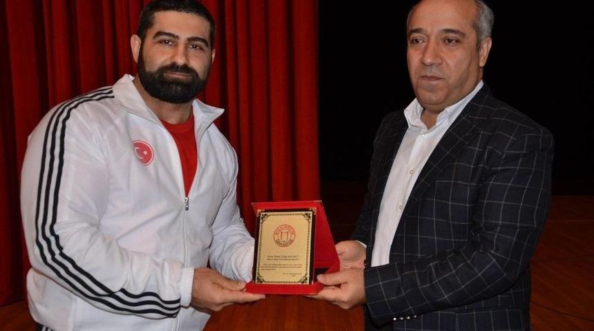 Protez Bacaklı D&uuml;nya Şampiyonu, Azmini &Ouml;ğrencilere Anlattı