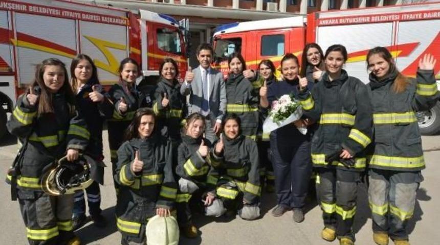 Liseli Itfaiyeci Kızlar, Kadınlar G&uuml;n&uuml;'n&uuml; Tatbikatla Kutladılar