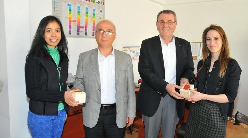 Murzioğlu’ndan Kadın Çalışanlara Hediye