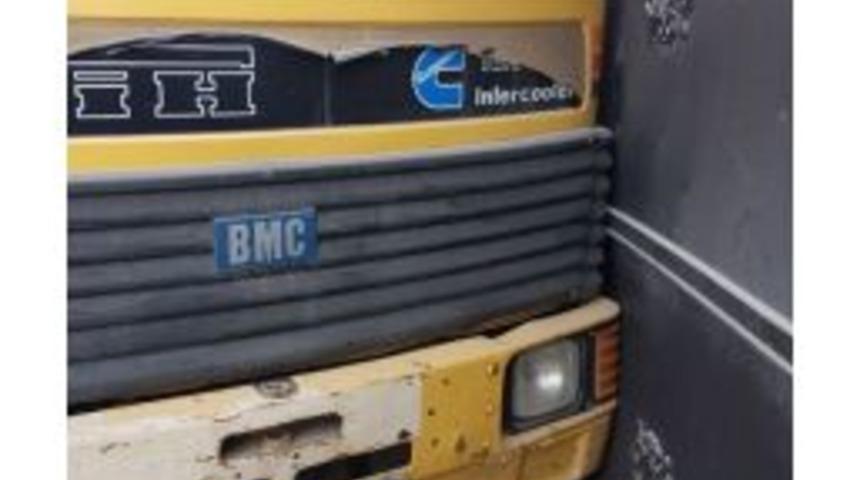 Duvar İle Kamyon Arasında Kalan Şof&ouml;r Kurtarılamadı