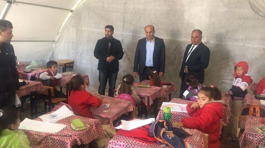 Eğitim Bir-sen İlk Ders Zilinde Depremzede &Ouml;ğrencileri Yalnız Bırakmadı