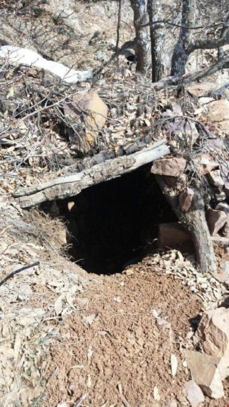 Hakkari'de Pkk Sığınağında Mühimmat Ve Yaşam Malzemesi Ele Geçirildi G3