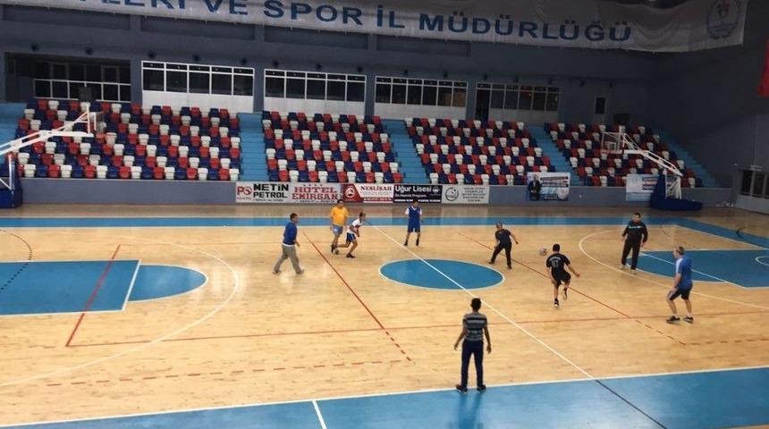 Dostluk Ma&ccedil;ında Bir Araya Geldiler