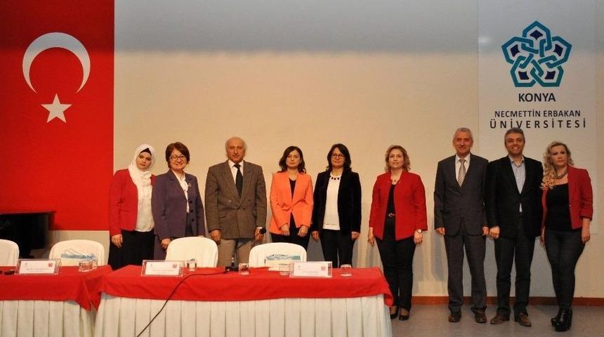 Ne&uuml;&rsquo;de &ldquo;ge&ccedil;mişten G&uuml;n&uuml;m&uuml;ze Kadın&rdquo; Farklı A&ccedil;ılardan Bilimsel Olarak Anlatıldı