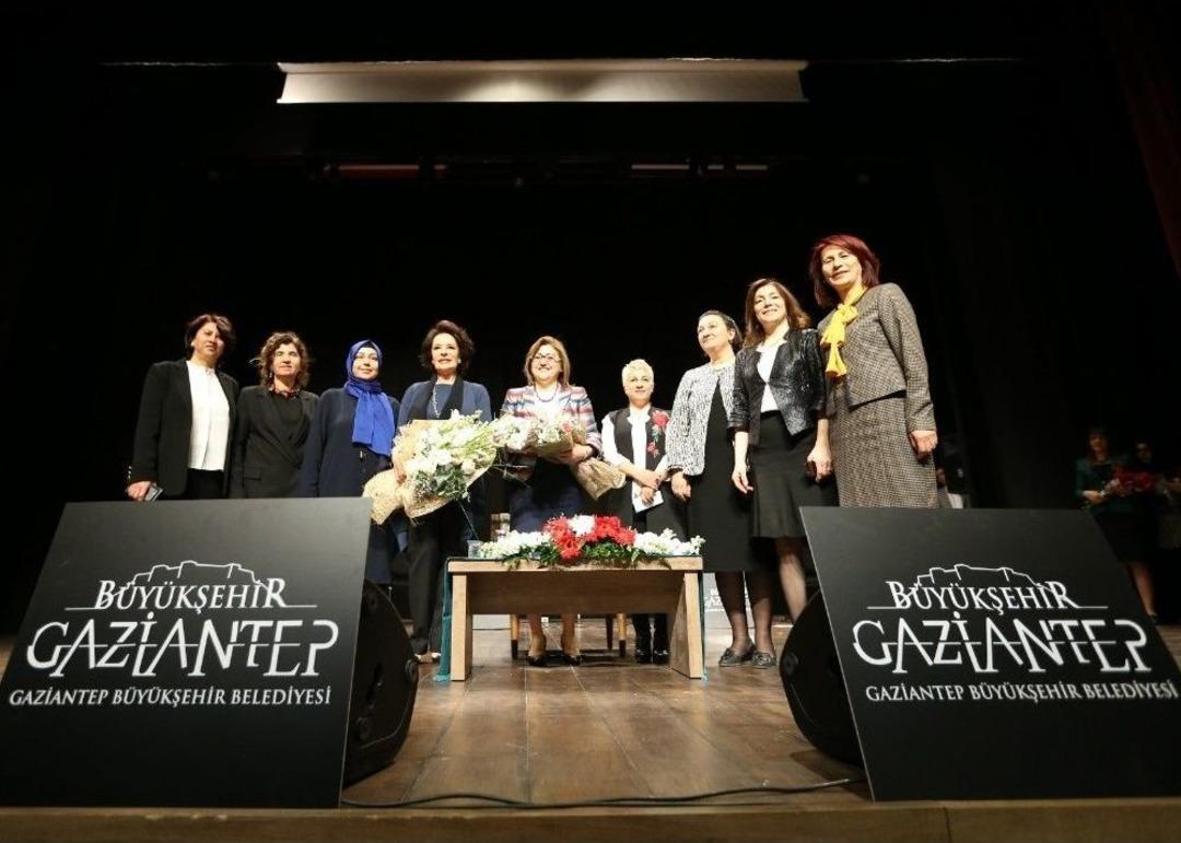 Fatma Şahin Ve H&uuml;lya Ko&ccedil;yiğit Kadınlarla Bir Araya Geldi