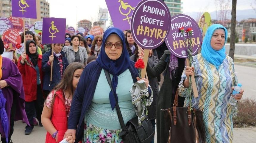 Nil&uuml;fer&rsquo;de Kadınlardan Sessiz Y&uuml;r&uuml;y&uuml;ş